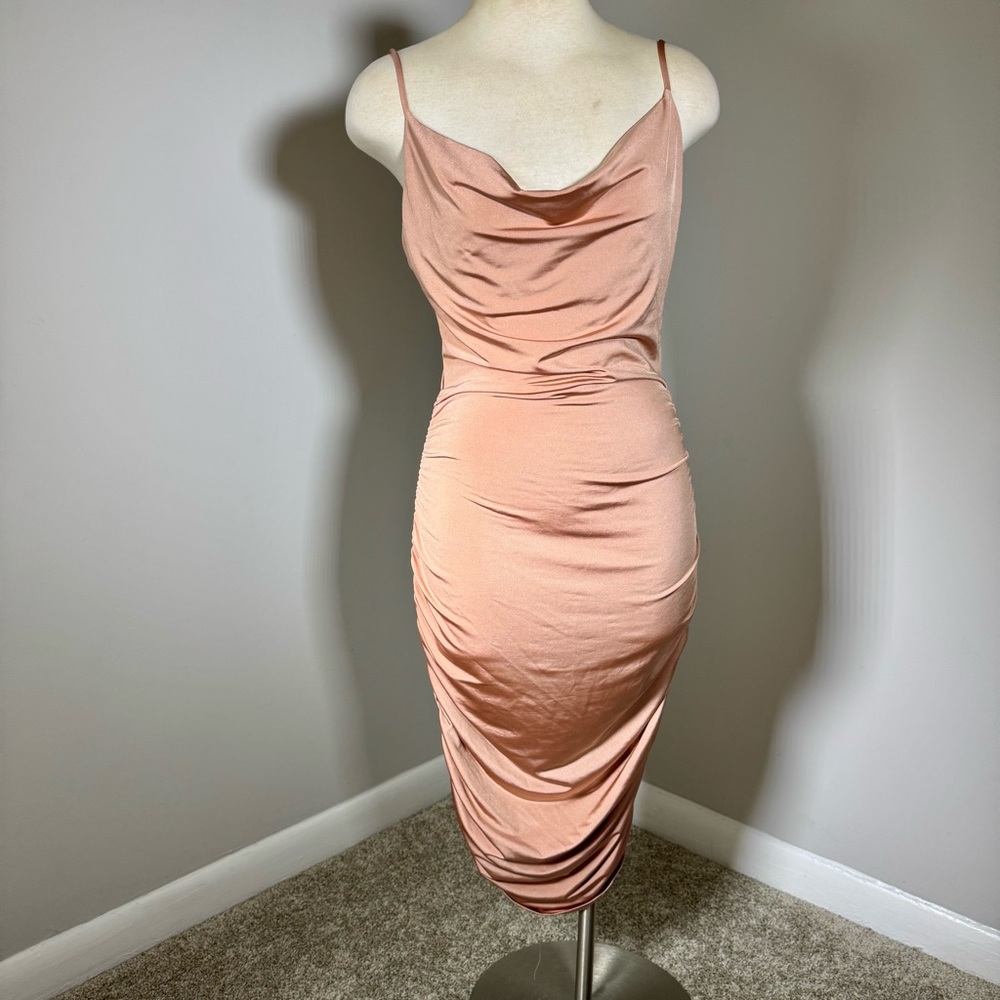 Elegant Peach Sleeveless Dress